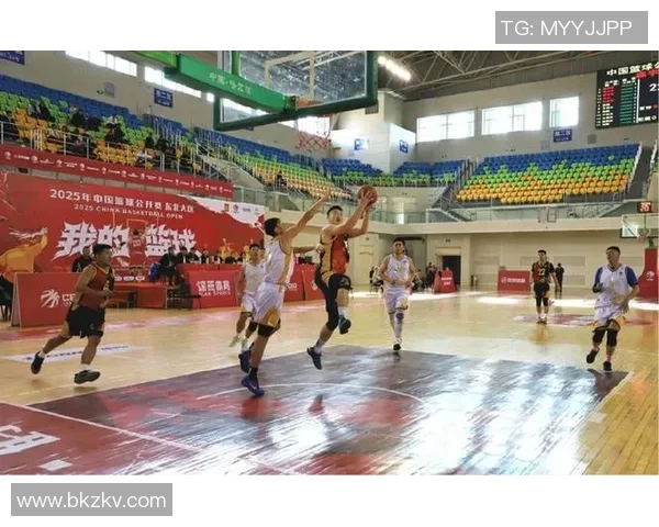 武汉篮球队配合默契创新高引领全国篮球新潮流